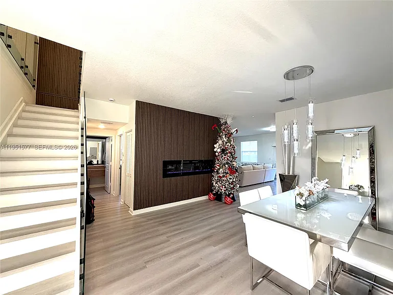 2661 SE 24th Ct — Photo 4