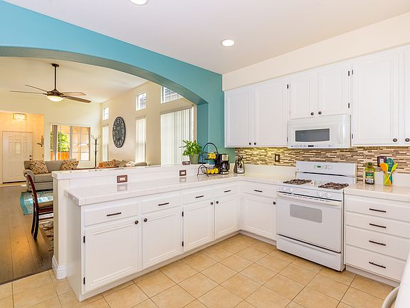 4th image of 2474 Falcon Valley Dr