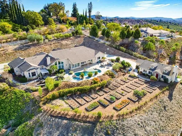 3330 Brooke Hollow Rd, Fallbrook, CA 92028