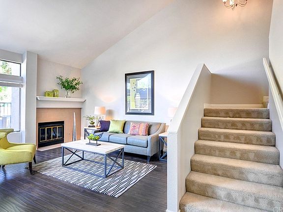 4th image of 303 Deerfield Ave #2