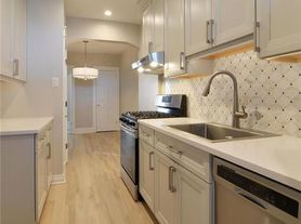 6607 Clayton Rd, Saint Louis, MO