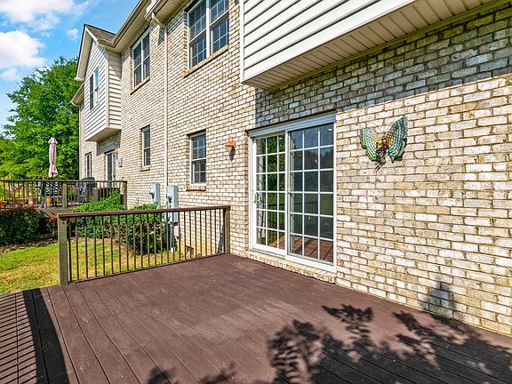 4th image of 6731 Bay Hill Ct
