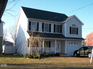 37 Cranston Ave, Shelton, CT 06484