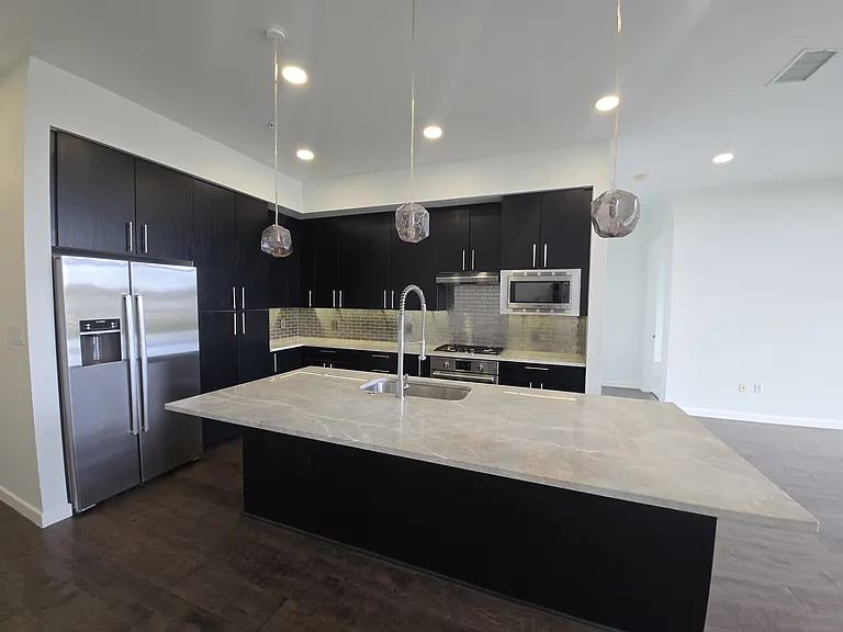 4820 Caroline St #304 — Photo 11