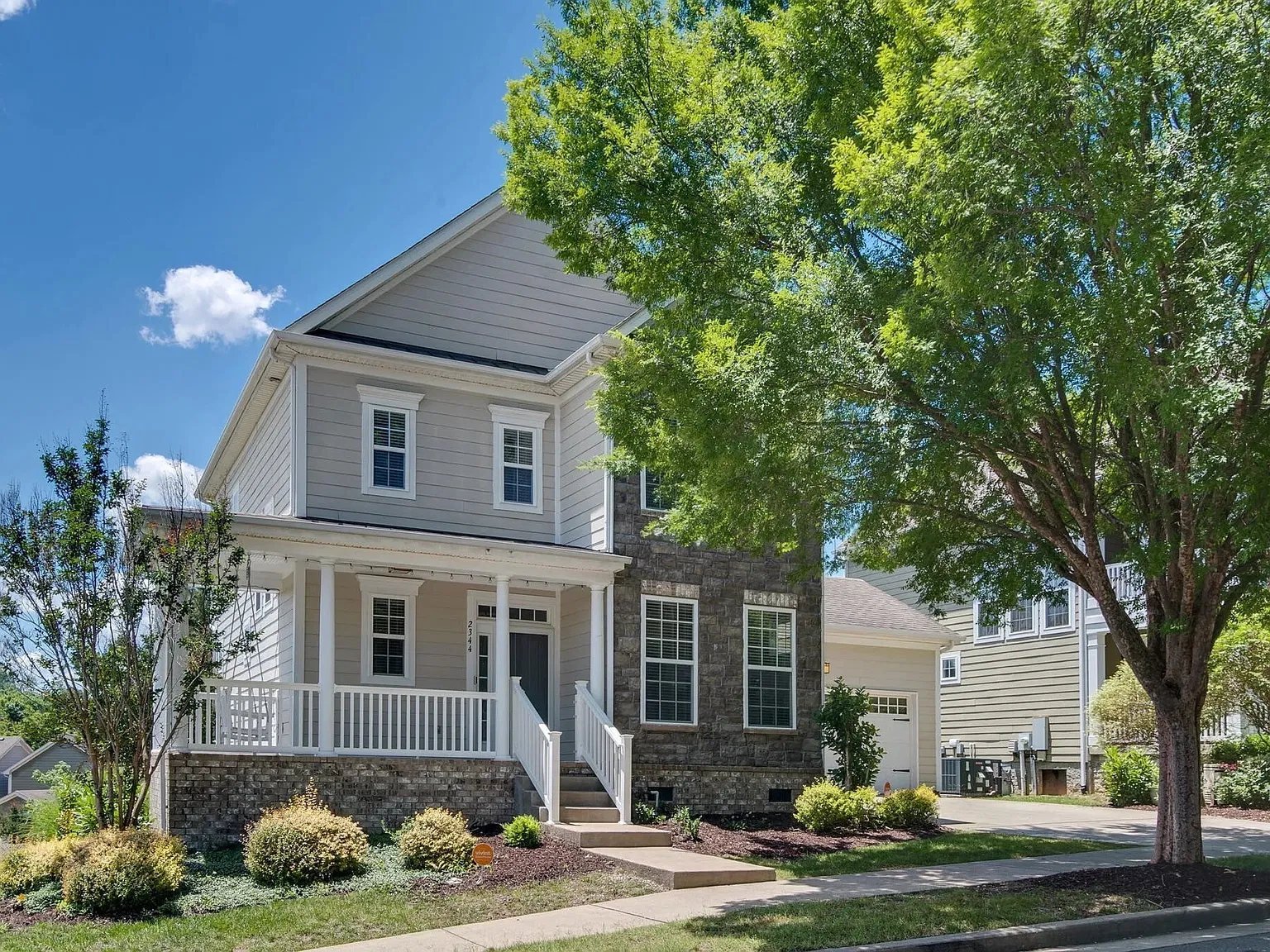 3 bed, 2.5 bath, 1715 sqft, $2,600 — Photo 2
