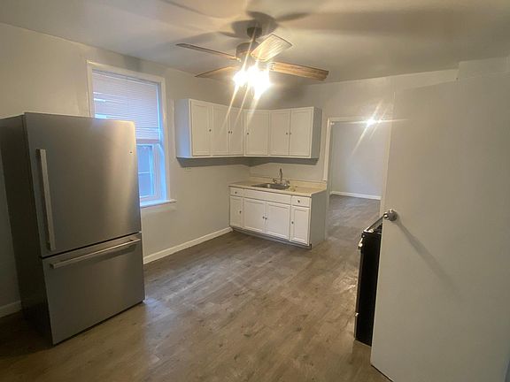3rd image of 4453 S Wood St Floor 2
