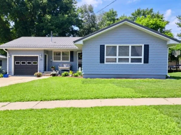 210 Locust St, Strawberry Point, IA 52076