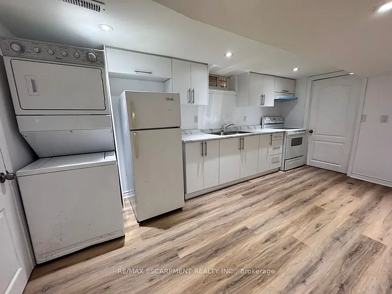 46 Plains Rd E #LOWER — Photo 8