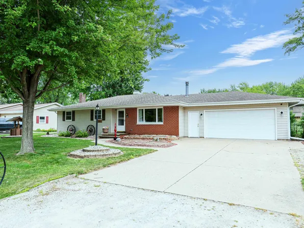 1461 Home Ave, Menasha, WI 54952
