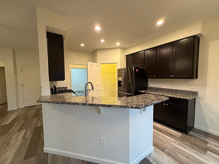 3229 Rossmore Cir — Photo 11