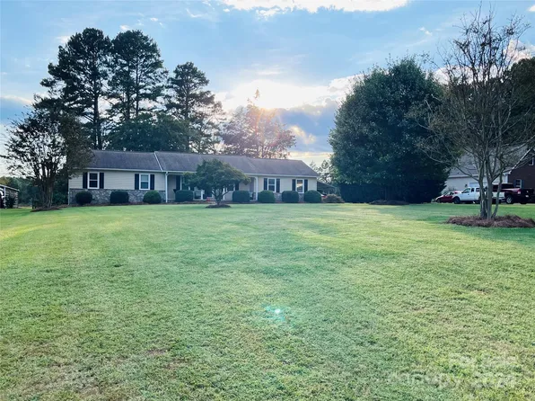 390 Roger Dr, Salisbury, NC 28147