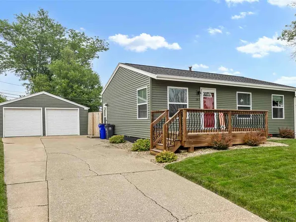 187 Day St NW, Cedar Rapids, IA 52405