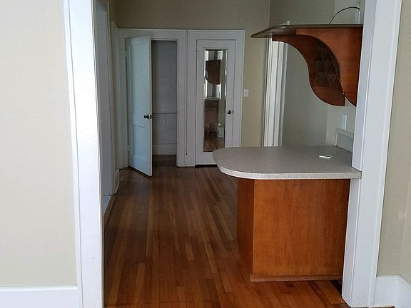 4th image of 249 Kings Hwy APT D
