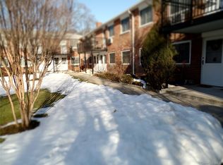 1233 Melville Rd #24, Farmingdale, NY