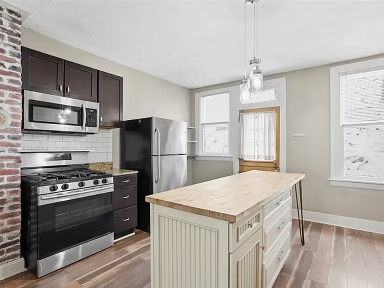 233 Edith St — Photo 9