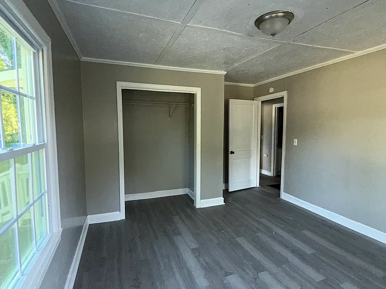 423 N Cherry St — Photo 7