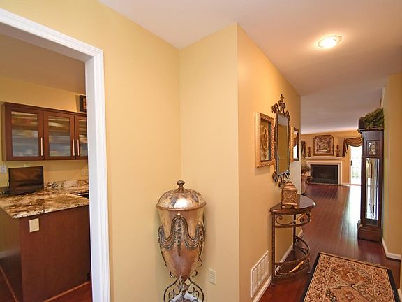3rd image of 3787 Ashworth Dr