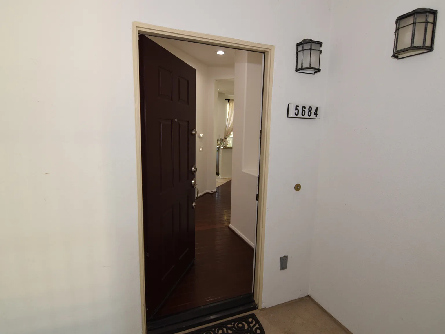2 bed, 1010 sqft, $3,100 — Photo 4