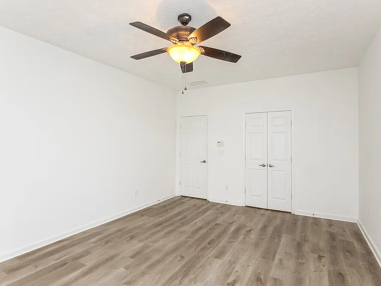 610 Clairidge Ln — Photo 8
