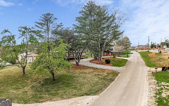 3rd image of 217 Robin Rd