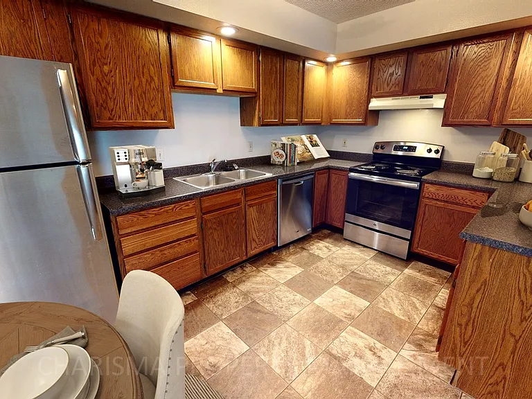 Park Apartments — Photo 15