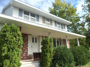 19796 Lakeview Dr, Hancock, MI 49930