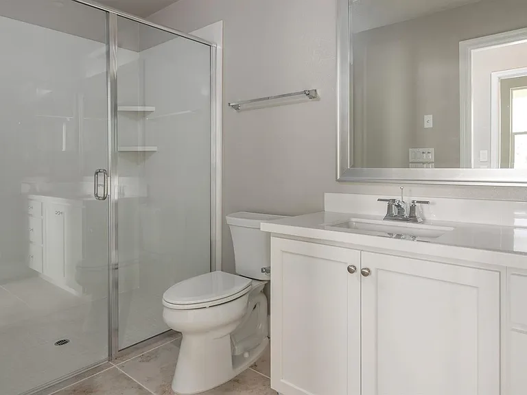 906 Woodbury Ln — Photo 8