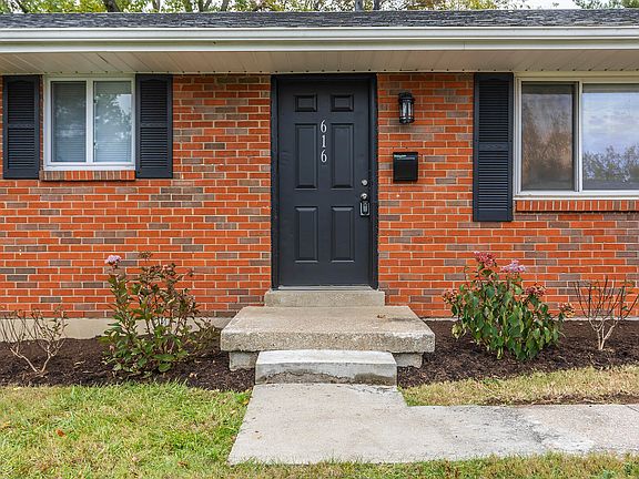 3rd image of 616 Folkstone Dr