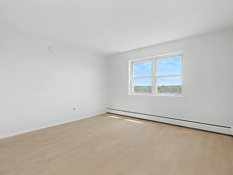 21 C07spring St #C07 — Photo 12