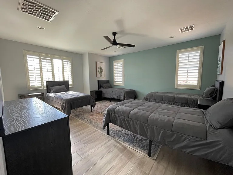 3305 E Windsor Dr — Photo 22