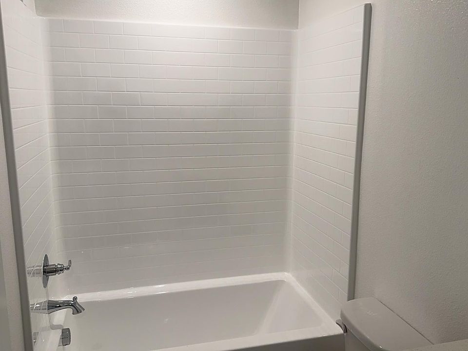 1st image of 32823 Crown Point Ln