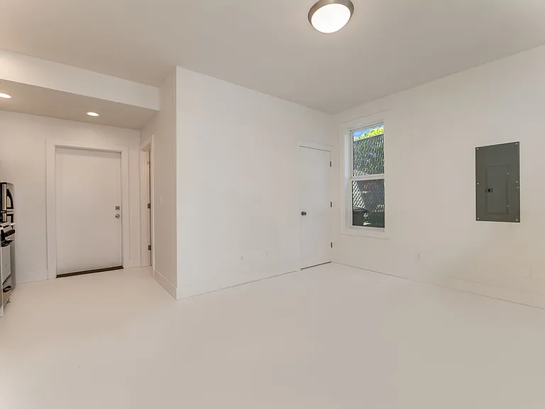 2511 — Photo 2