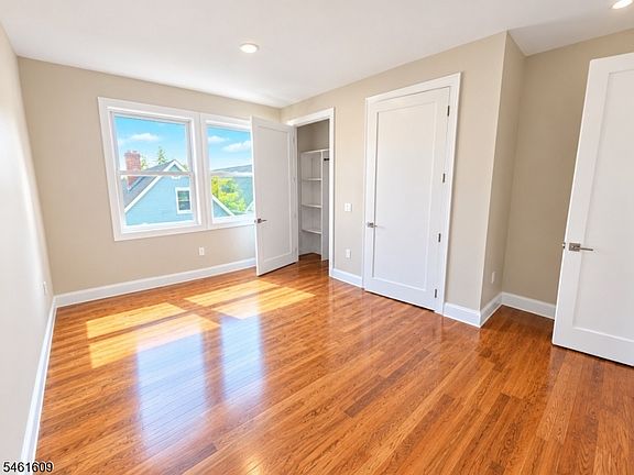4th image of 17 Wickham St #304