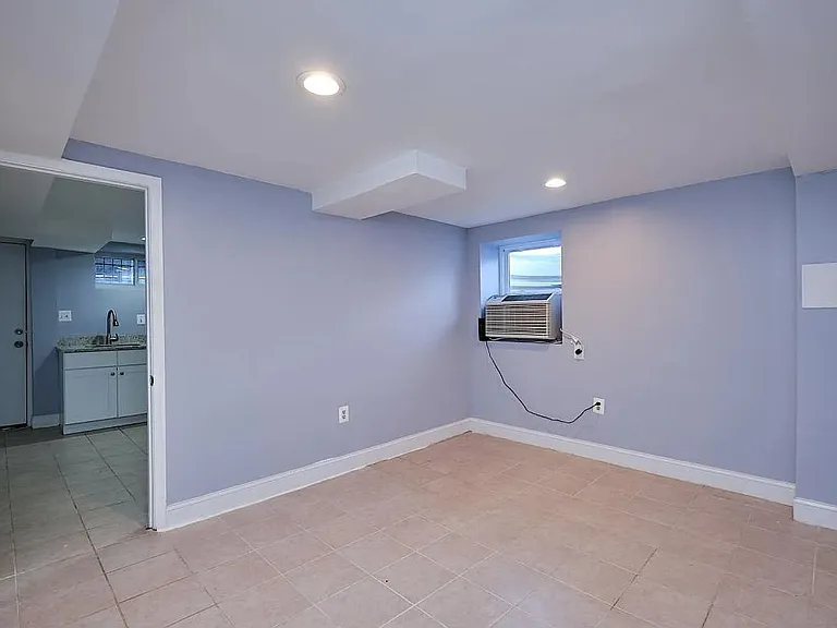 144 Webster St NE — Photo 5