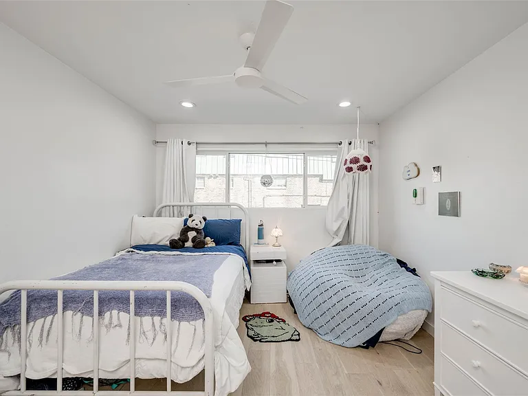 400 E 30th St #105 — Photo 20