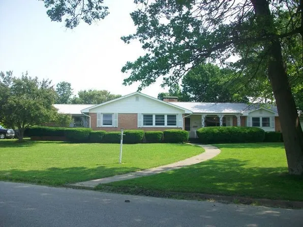 704 N Jefferson St, Olney, IL 62450