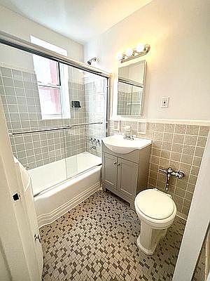 4th image of 385 E 16th St #4V