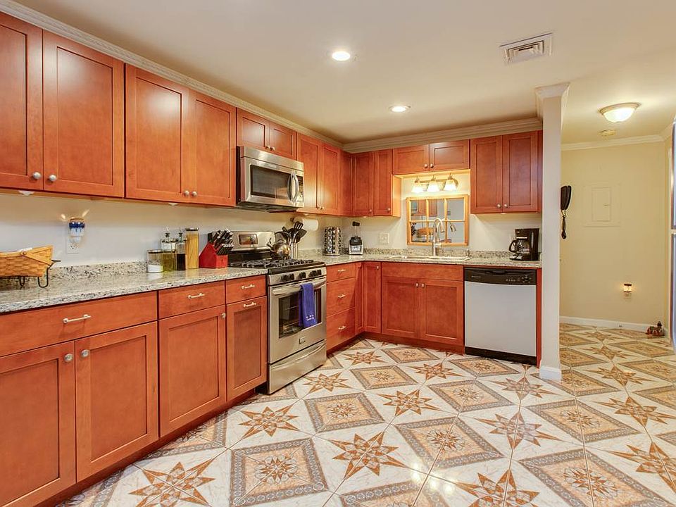 1st image of 4 Roedean Dr APT 205