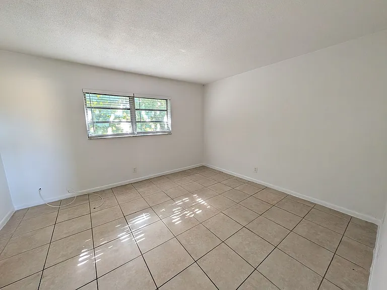 466 Sunshine Dr — Photo 8