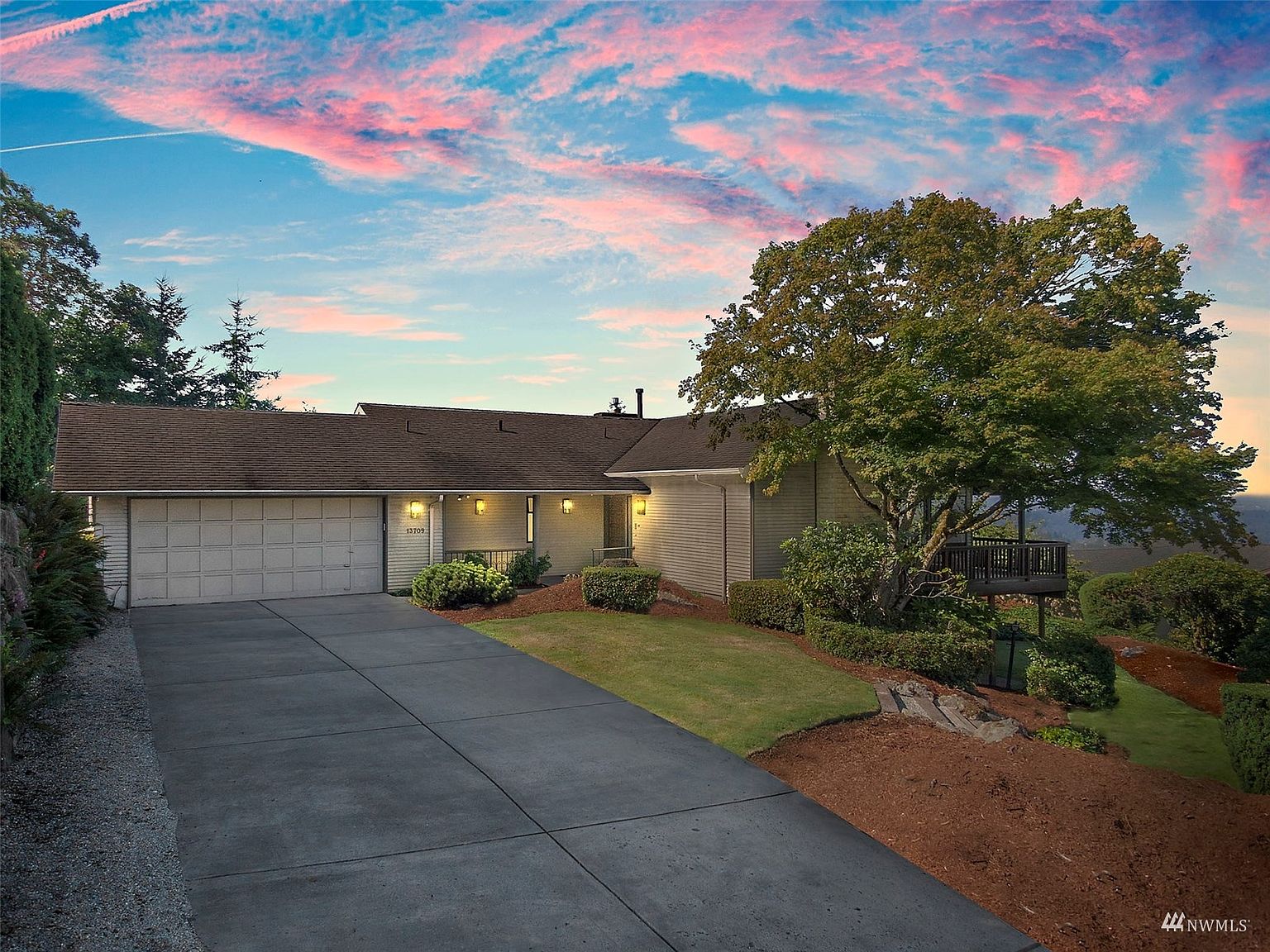 【中古】 Home By Dark SteveGillette＆CindyMangsen 13709 Saddlecreek Dr, Louisville, KY 40245 | Zillow