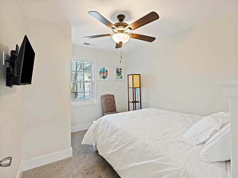 66 Line St #B — Photo 16
