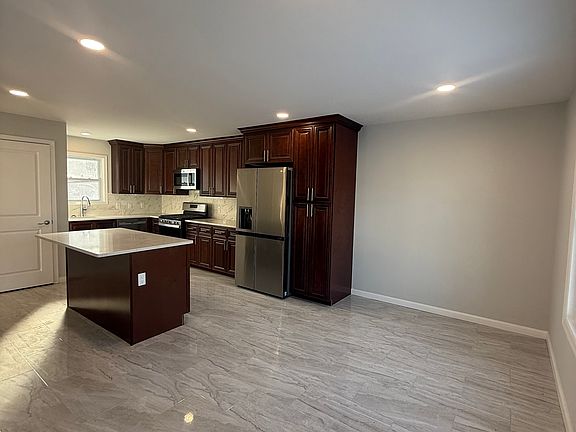 5th image of 135-137 Vernon Ave #1