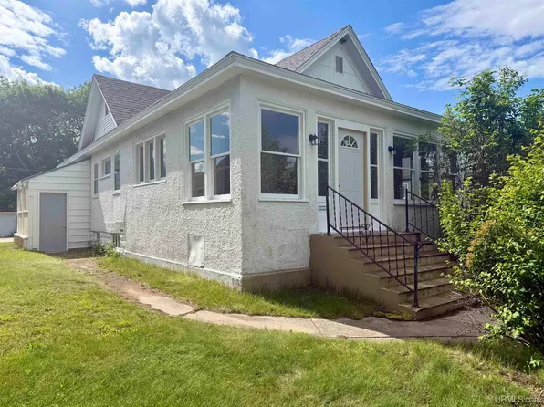 219 N 20th St, Escanaba, MI 49829