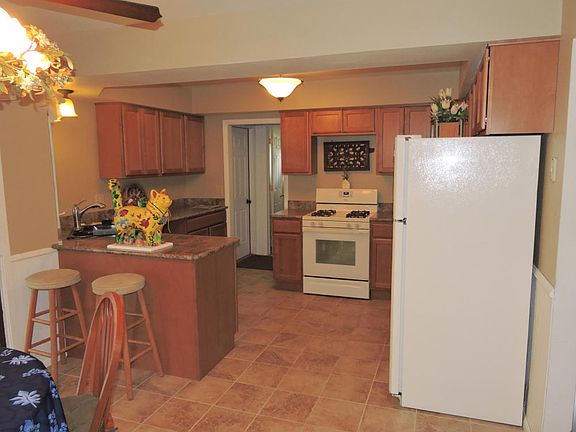 2nd image of 329 W Westlawn Ave