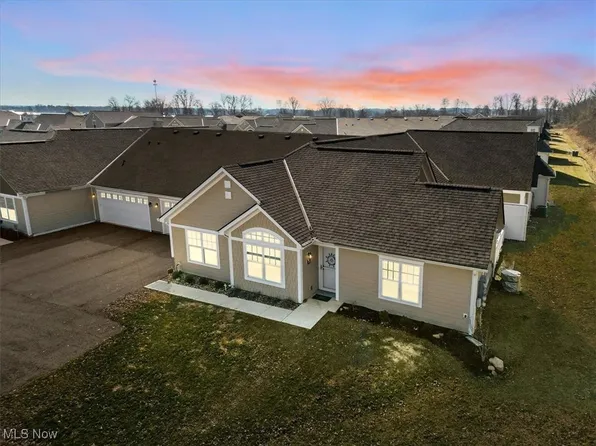 218 Tisbury Cir, Hebron, OH 43025