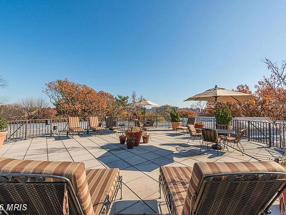 Rooftop deck