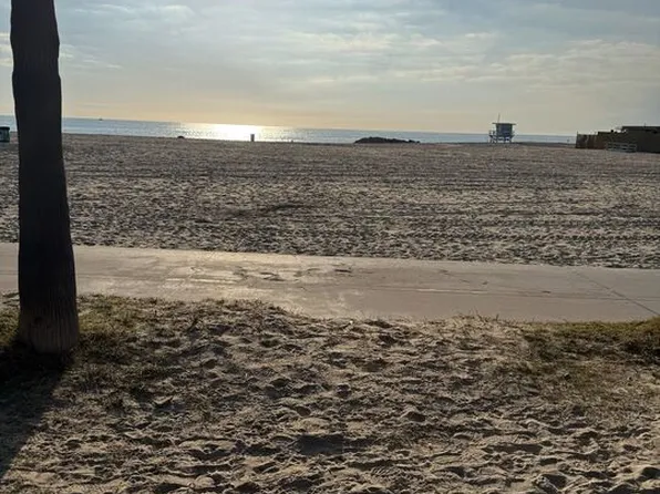 2411 Ocean Front Walk, Venice, CA 90291