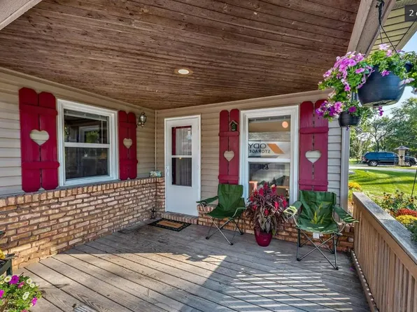 14621 Dewey St, Cedar Lake, IN 46303