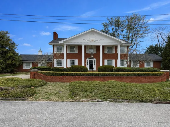 808 Holly Ln, Corbin, KY 40701