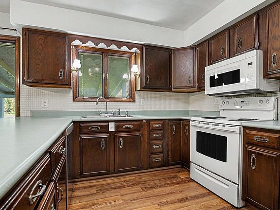 3rd image of 64874 Lutz Rd